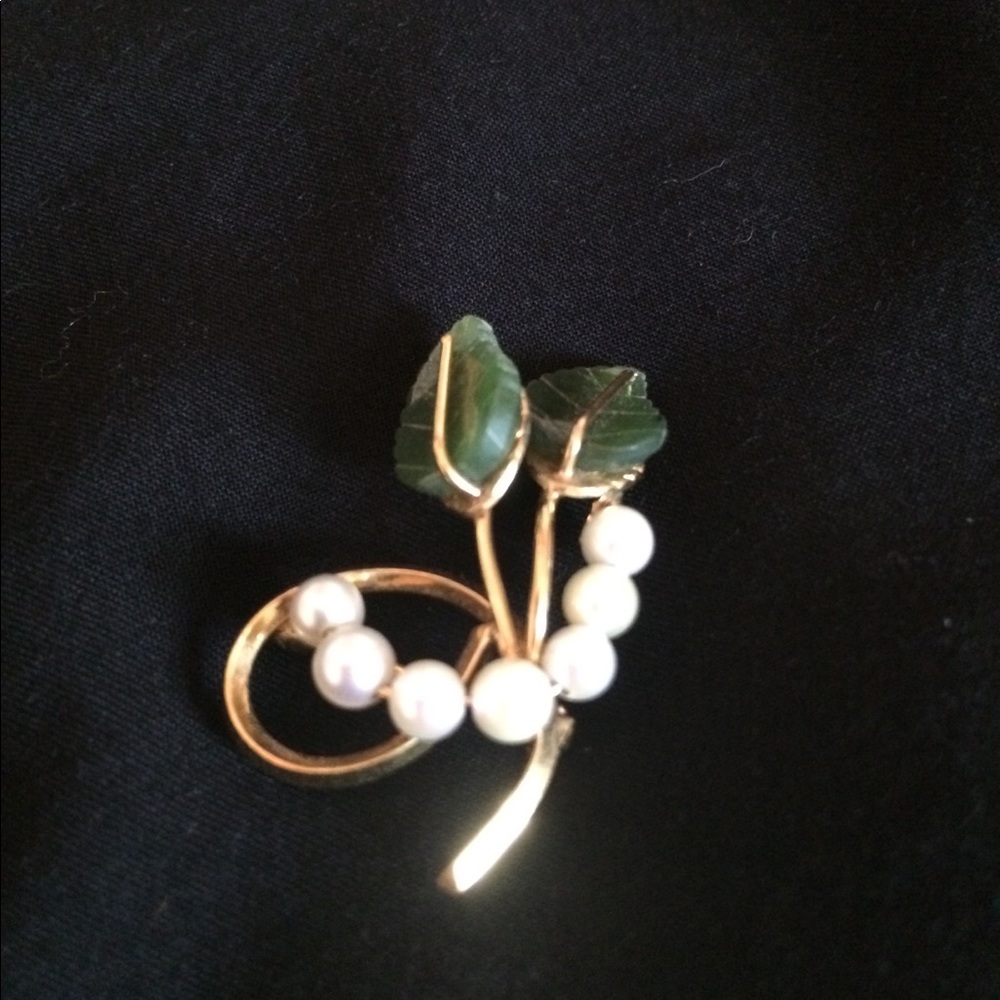1970s vintage jade and pearl brooch